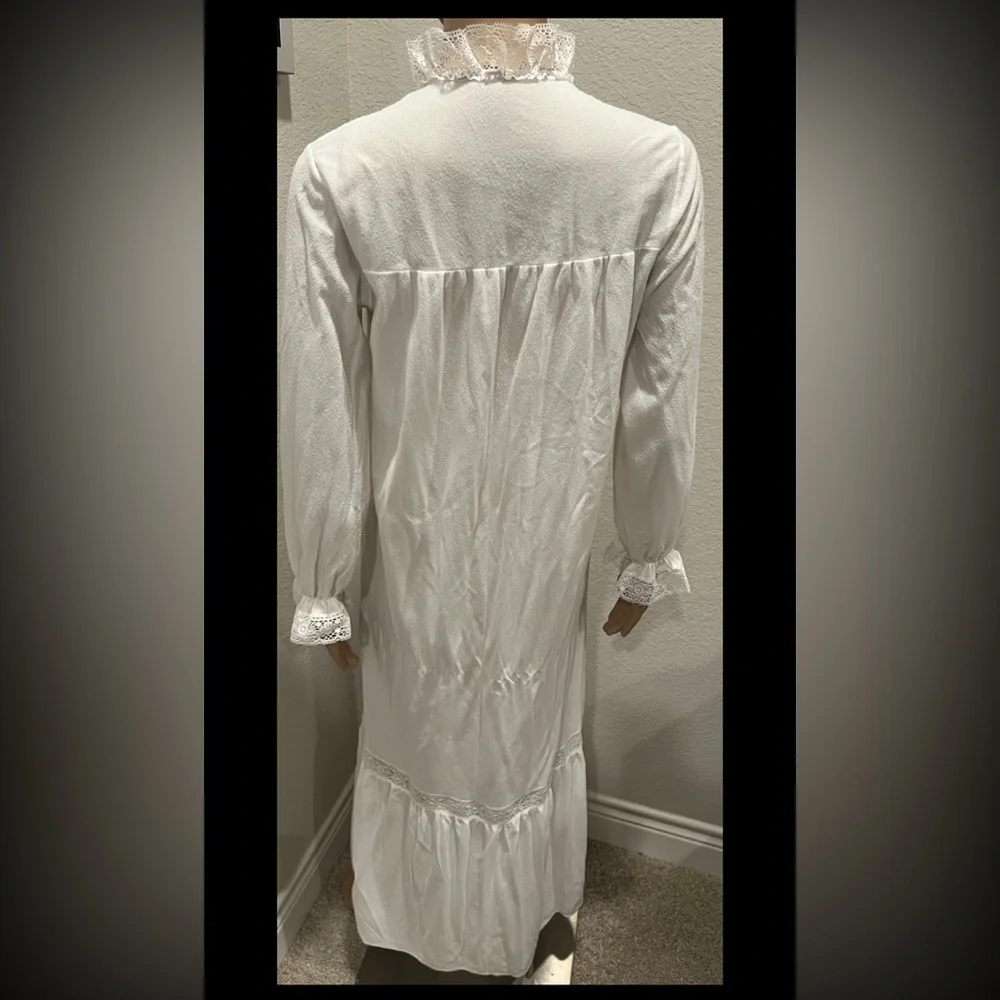 Vintage Rutledge Classic White Lace-Trim Long Nightgown